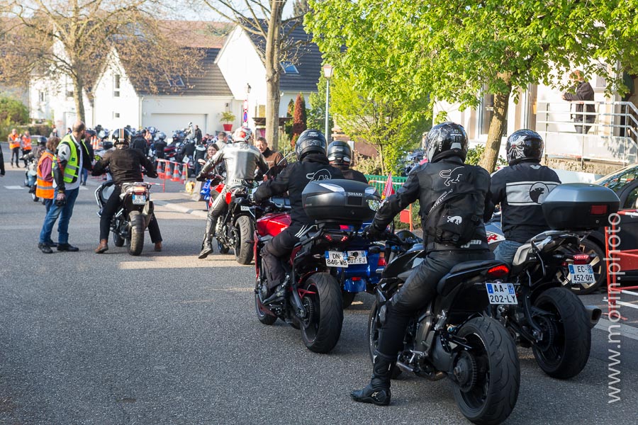 Les motards arrivent à Gougenheim