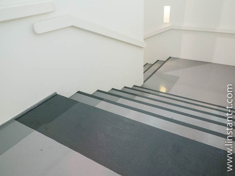 Escalier à l'intérieur du musée Centre Pompidou-Metz, Metz, Lorraine. Metz-54.jpg