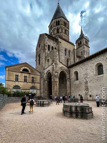 Cluny III, ou Major ecclesia, est construit entre 1088 et 1130. Il ne reste plus, de nos jours, que 8 % de l'édifice initial. Cluny, Saône-et-Loire, région Bourgogne, France Cluny-J2-11.jpg