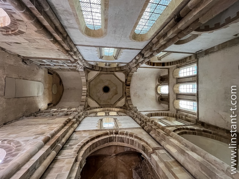 Cluny III, ou Major ecclesia, est construit entre 1088 et 1130. Il ne reste plus, de nos jours, que 8 % de l'édifice initial. Cluny, Saône-et-Loire, région Bourgogne, France Cluny-J2-13.jpg