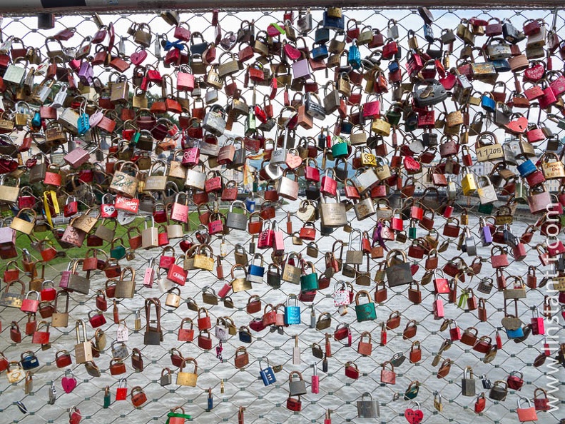 Cadenas des amoureux sur un pont de Salzburg, Autriche. SLO-233.jpg