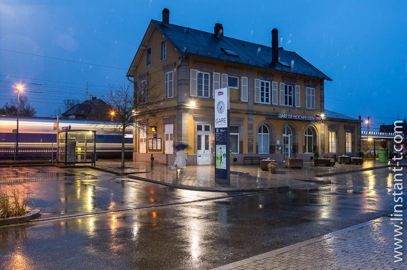 La gare SNCF de Hochfelden le soir sous la pluie. Train-097.jpg