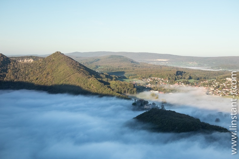 Brume matinale sur la vallée du Doubs en aval de Baume-les-Dames, région Bourgogne-Franche-Comté, France Doubs-155.jpg