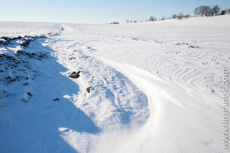 Congères de neige sculpté par le vent dans la plaine. Plaine-174.jpg