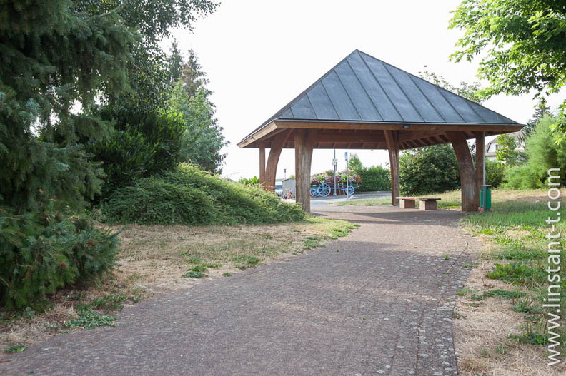 L'abri près de la fontaine à l'entrée Sud-Ouest de Wingersheim. Wingersheim-029.jpg