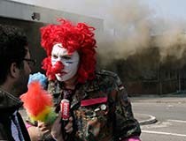 Interview d'un manifestant grimé en clown
