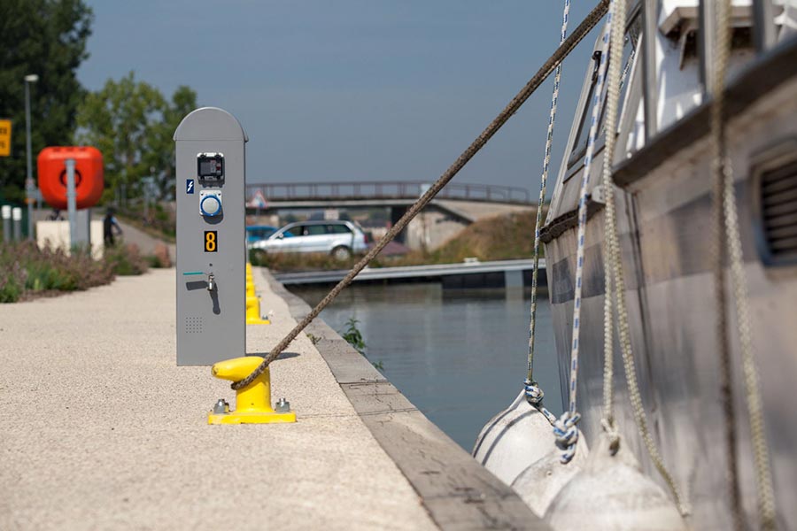 Quai d'un port fluvial