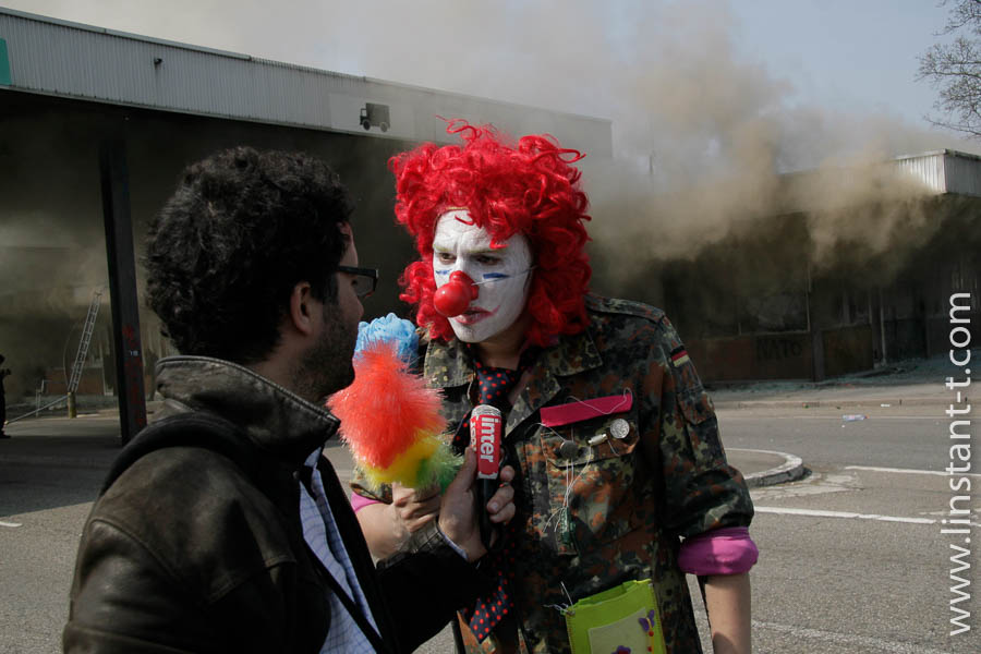 Interview d'un manifestant déguisé en clown