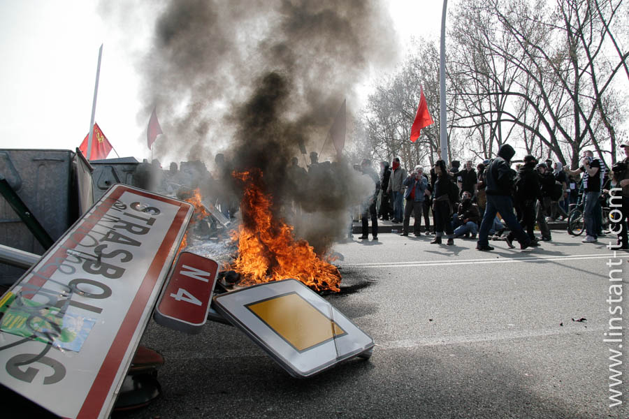 Barricade enflamée