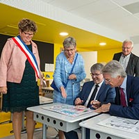 Visite des élus pour l'inauguration d'une école