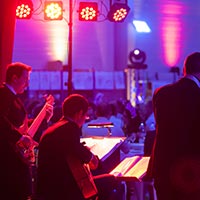 Musiciens depuis l'arrière de la scène