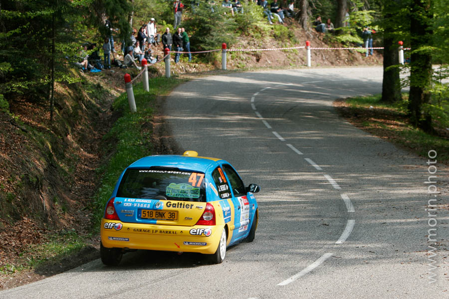 Voiture en course