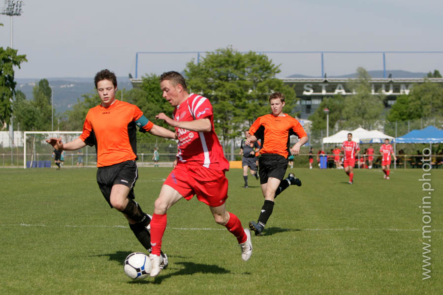 joueurs de foot en action