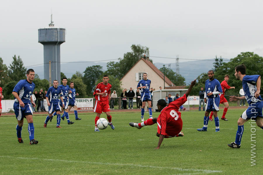 joueurs de foot en action