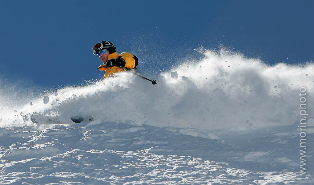 Snowborders en half-pipe