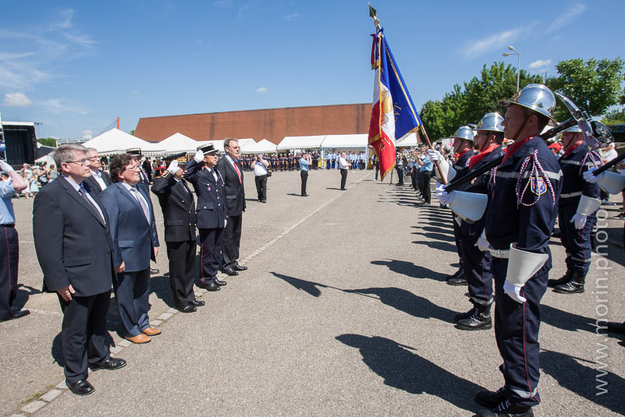 L'hommage au drapeau