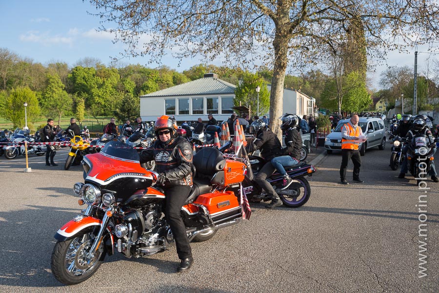 Les motards arrivent à Gougenheim