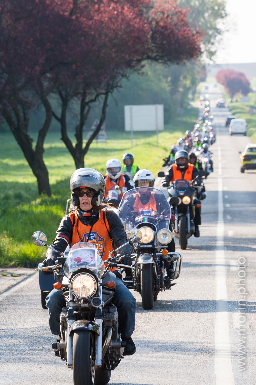 Groupe de motards sur la route